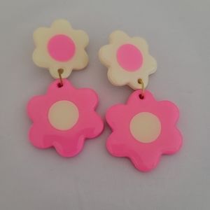 Blush Daisy Earrings (pierced)